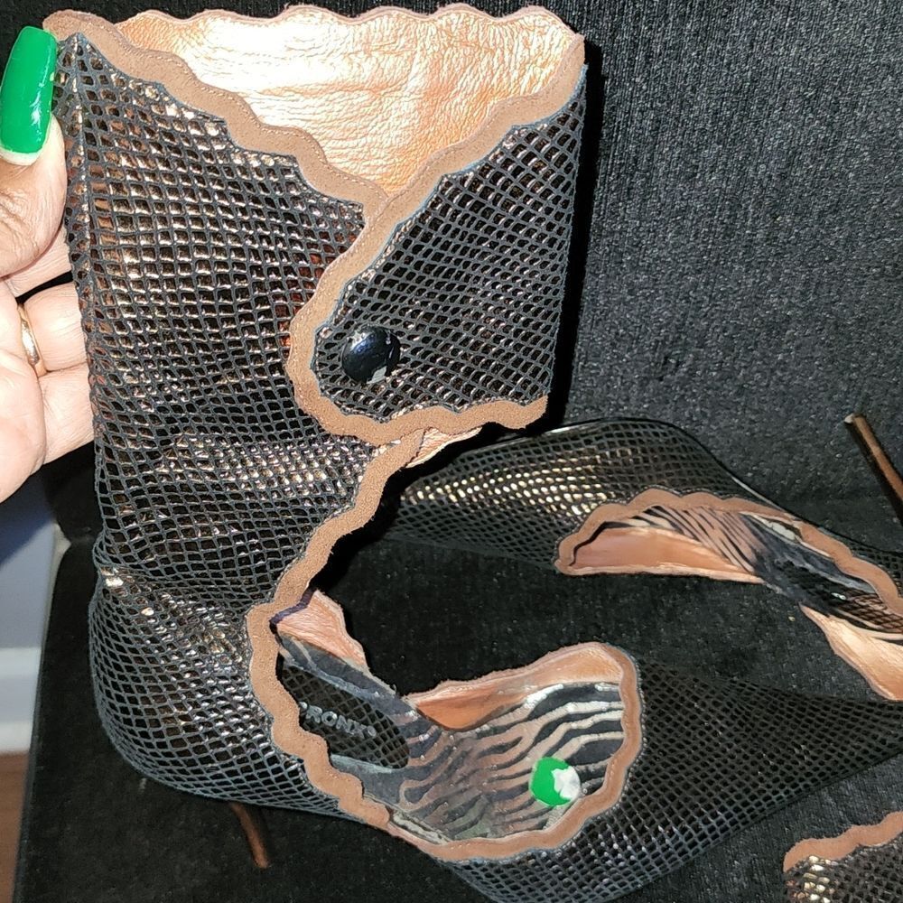 Metallic Pumps  - Picture 2 of 4